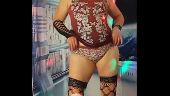 Play Hotwife steffi dances strips spreads her cunt gets facial