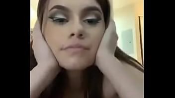 Riproduci Ragazza che prende in giro il suo bel culo su ameporn