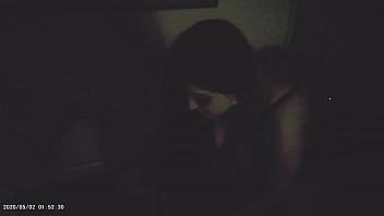 Jouer Babe française bien roulée dans la chambre noire de l'hôtel. sucer la bite bâclée. position missionnaire difficile. les lumières sont éteintes. coq punjabi brun.