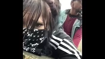 play Juguete para follar enmascarado es follado en público durante la cuarentena
