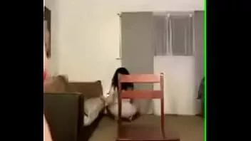 play Garotas gostosas de shorts provocando peitos e bunda