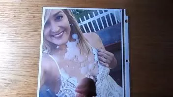 play Un papa nu pompe son sperme chaud sur une belle fille chaude nommée steph.