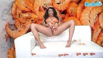 play Wtf brunette teens aime les crevettes se masturbe devant la caméra