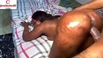 play তিনি উলঙ্গ এবং মোরগ দাবি