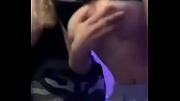 Redare Sape Ameporn twerking și arătând sâni