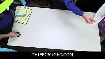 Reproducir Thief Caught-shoplyfter minxx marley tomando al hombre oficial se encuentra uno a la vez en su boca y coño