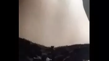 play Adolescente esfrega sua buceta em um ameporn privado