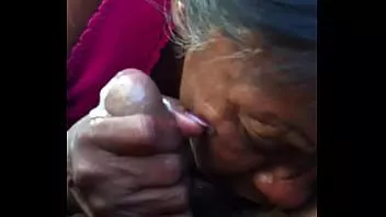 play Uma amiga nativa gosta de me dar um bj no meu carro