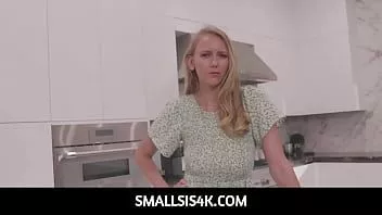 Jouer Smallsis4k - Lucky Stud frappe Jasmine Daze et Jade Valentin en même temps