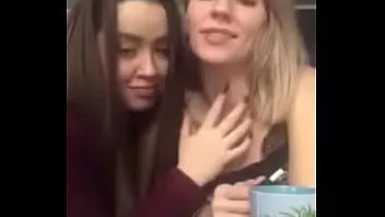 play Maman excitée taquine un peu sur ameporn