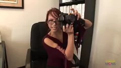 play Fotograful nu poate rezista penelor mari: Fata cu MILF plină de spermă și sărbătoare cu păsărică