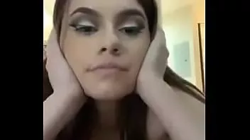 تشغيل فتاة إغاظة الحمار الجميل على ameporn
