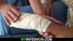 play Soacra MILF are sex uluitor la reality show