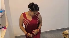 play ربة منزل حسية في اللى الأحمر لا يمكن أن تحصل على ما يكفي من الديك
