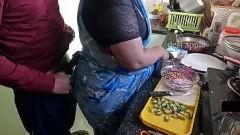 播放 印度女仆Swathi无法抗拒Desi Pornstar的隆起斗牛