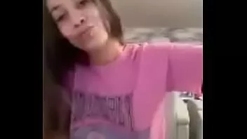 play في سن المراهقة إغاظة لها underboobs على ameporn