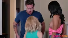 Reproduzir Assista meu meio-irmão imaturo curtindo um trio selvagem com Petite Teens Lola Fae e Rachel Rivers