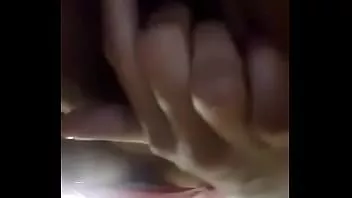 play Desi fille montrant et large sa chatte dans la salle de bain