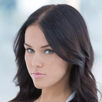 अभिनेता Megan Rain