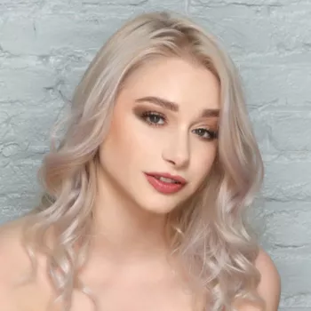 قناة Scarlett Hampton