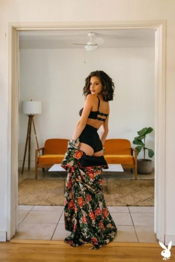 अभिनेता Sophia Sinclair