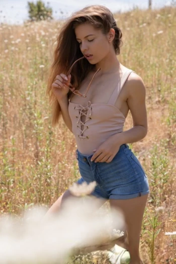 Bintang porno Julia Zu
